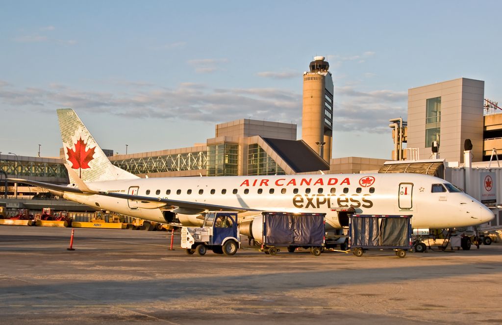 Embraer 170/175 (C-FEJP) - golden hour sunset on AC express 