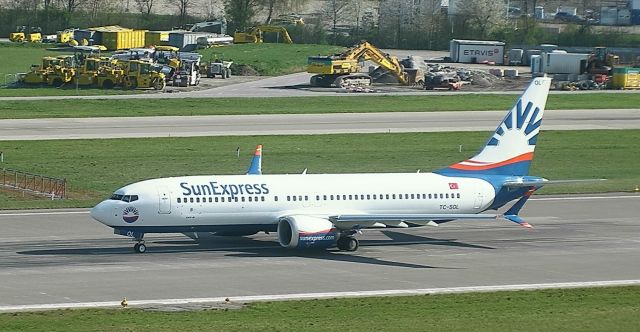 Boeing 737 MAX 8 (TC-SOL) - TCSOL11042022ZRH.jpg