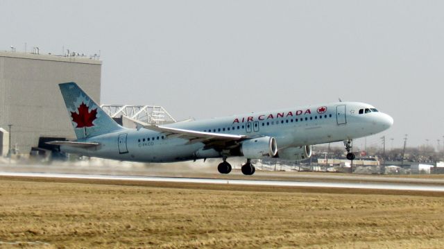 Airbus A320 (C-FKCO)