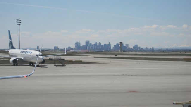 Boeing 737-700 (C-GUWS) - WestJet to Regina -