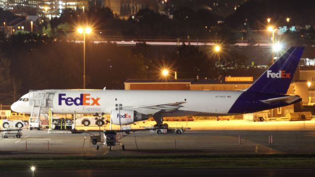 Boeing 757-200 (N774FD)