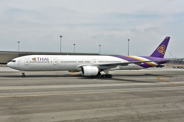 BOEING 777-300 (HS-TKE)