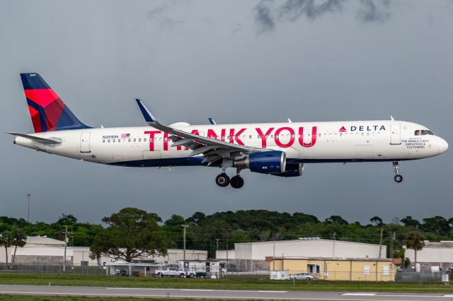 Airbus A321 (N391DN)