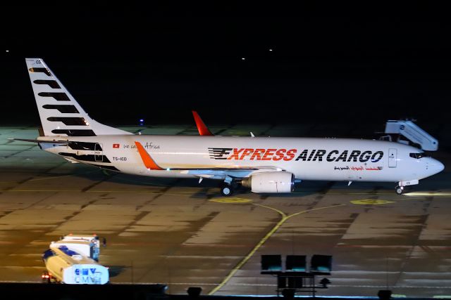 Boeing 737-800 (TS-ICD)