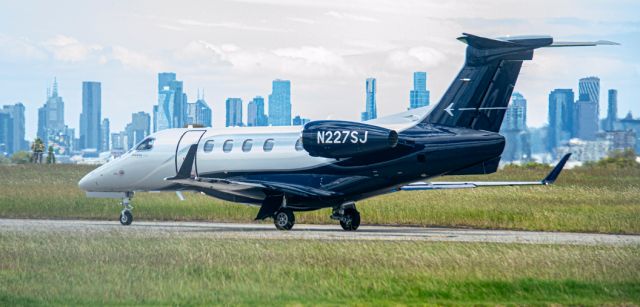 Embraer Phenom 300 (N227SJ) - N227SJ Taxi's to runway 17 at Essendon - Photo Date; 27/01/2024.