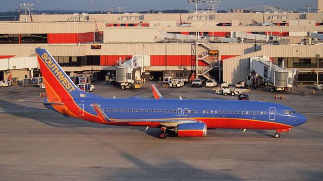 Boeing 737-800 (N8608N)