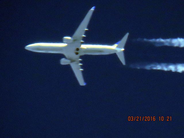 Boeing 737-900 (N27421)