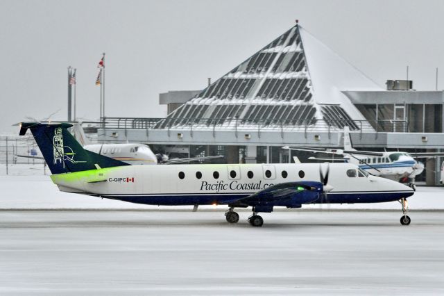 Beechcraft 1900 (C-GIPC) - after de-ice