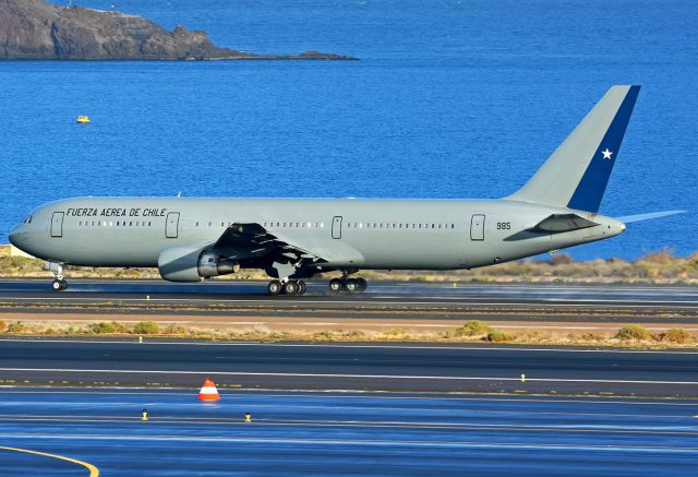 BOEING 767-300 (N985)