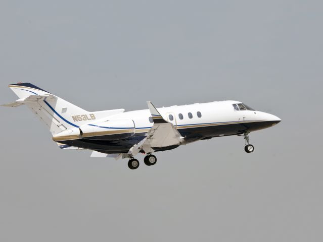 Hawker 800 (N53LB) - Landing runway 34