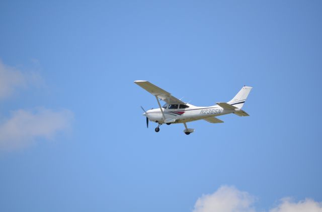 Cessna Skylane (N2365N)