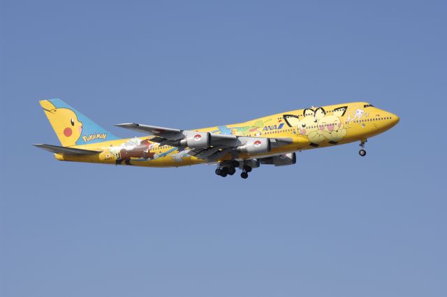 Boeing 747-400 (BON8957) - Final Approach to Haneda Intl Airport   R/W16L on 2010/5/16 Pokemon c/s