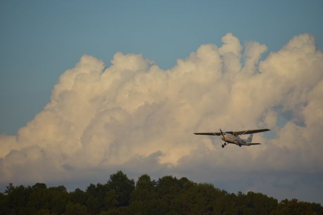 Cessna Skyhawk (N824MC)