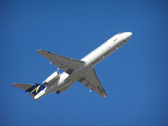 Fokker 100 (VH-FKG) - Alliance airlines Fokker 100, VH-FKG departing runway 21 at YPPH