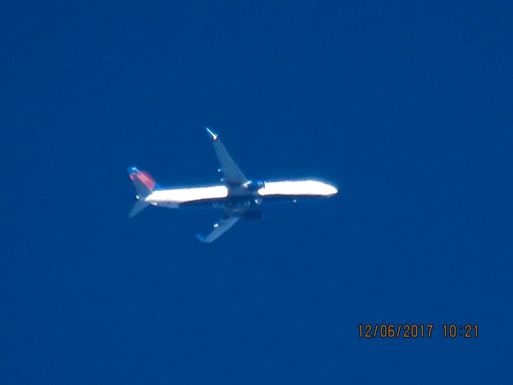 Boeing 737-900 (N835DN)