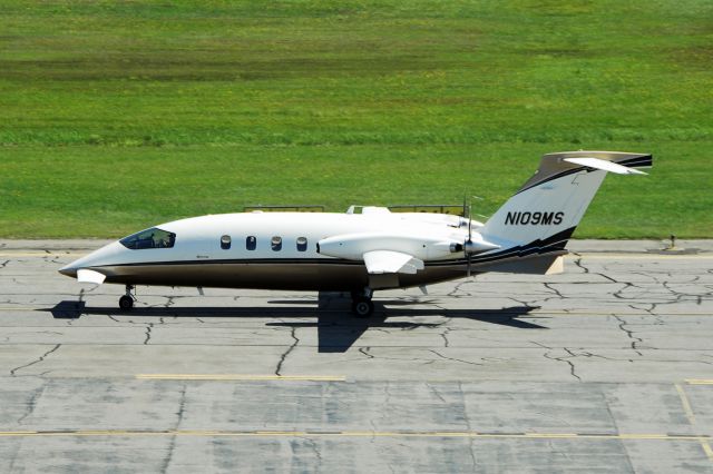 Piaggio P.180 Avanti (N109MS) - Photo taken by Dan Myers.