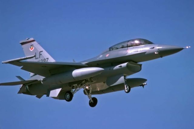 Lockheed F-16 Fighting Falcon (84-1397) - General Dynamics F-16D Block 25F Fighting Falcon 84-1397 of the 312th Tactical Fighter Training Squadron of the 58th Tactical Training Wing landing at Luke Air Force Base on November 25 1986.