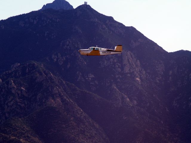 Beechcraft 35 Bonanza (N9520R)