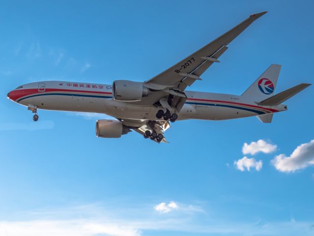 Boeing 757-200 (B-2077) - Left of 22L