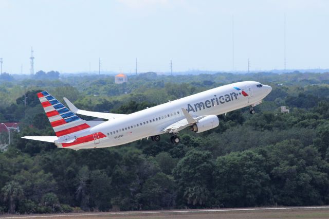 Boeing 737-800 (N969NN) - American Airlines (AA) N969NN B737-823 [31215]br /Tampa (TPA). American Airlines flight AA1113 departing for Miami (MIA).br /Taken from TPA Long Term Parking Garage br /2017 05 14  a rel=nofollow href=http://alphayankee.smugmug.com/Airlines-and-Airliners-Portfolio/Airlines/AmericasAirlines/American-Airlines-AAhttps://alphayankee.smugmug.com/Airlines-and-Airliners-Portfolio/Airlines/AmericasAirlines/American-Airlines-AA/a