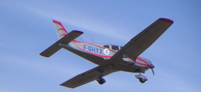 Piper Cherokee (F-GHYX)