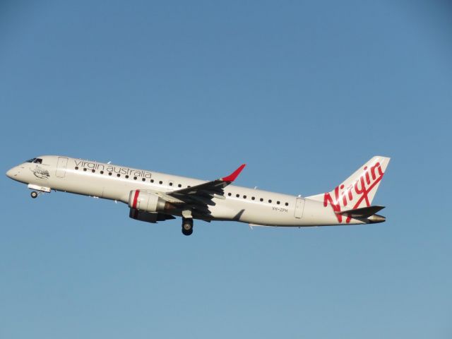 Embraer ERJ-190 (VH-ZPH)