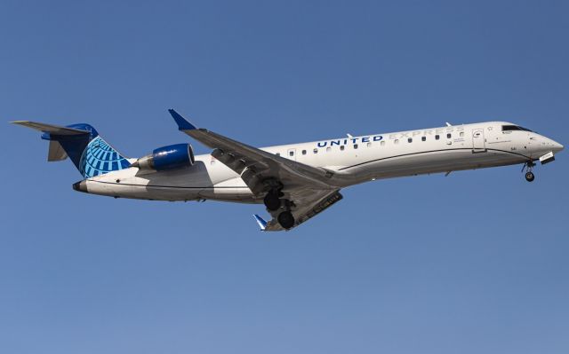 Canadair Regional Jet CRJ-700 (N541GJ)