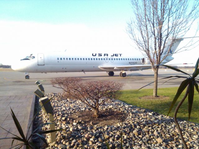 McDonnell Douglas DC-9-30 (N215US)