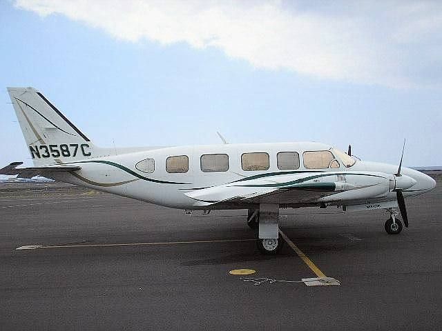 Piper Navajo (N3587C)