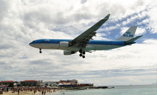 Airbus A330-200 (PH-AOA)