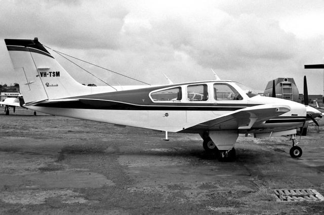 Robinson R-44 (VH-TSM) - BEECH B55 BARON (95-B55) - REG VH-TSM (CN TC2064) - ESSENDON MELBOURNE VIC. AUSTRALIA - YMEN 22/7/1979