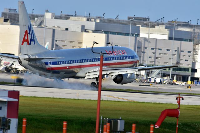 Boeing 737-700 (N866NN)