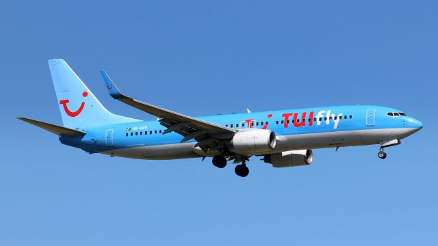 Boeing 737-800 (SE-DZV)