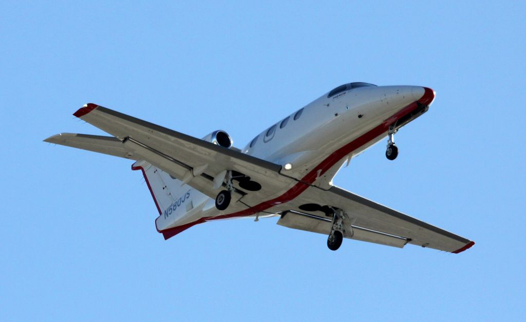 Embraer Phenom 100 (N580JS) - Arrival Landing  30L    10-25-2015