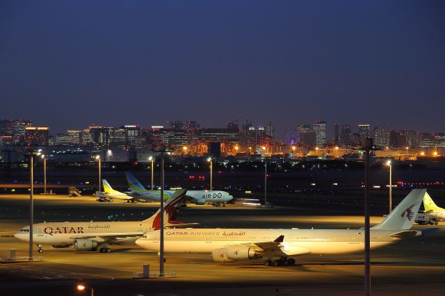 Airbus A340-500 (A7-HHH)