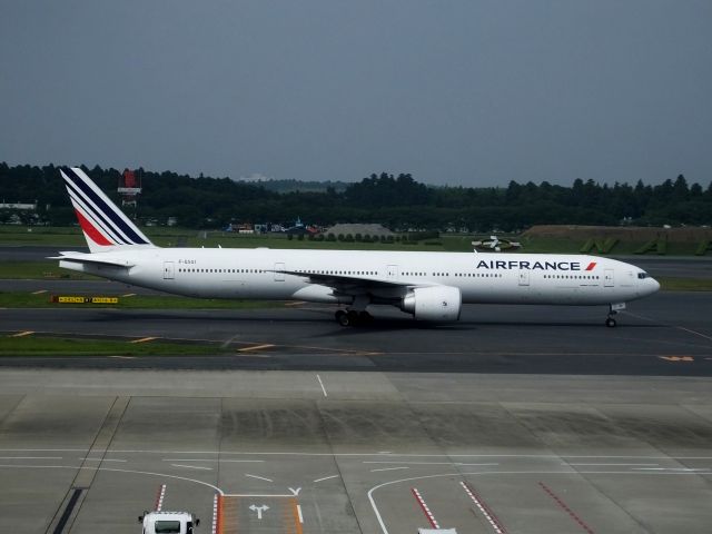 BOEING 777-300 (F-GSQI)