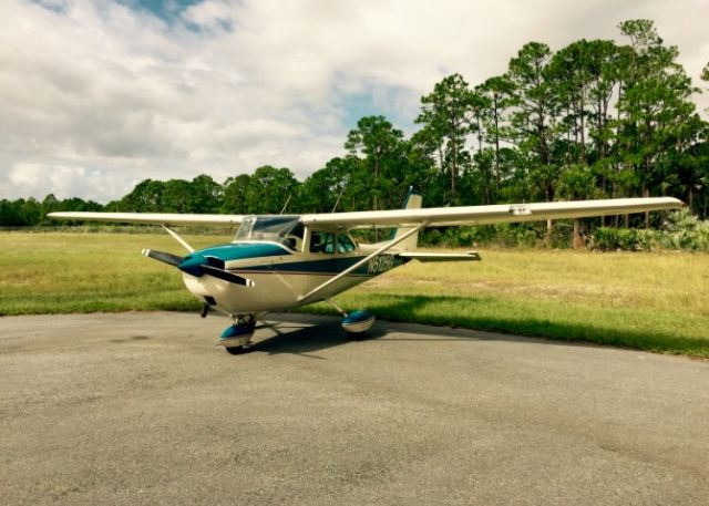 Cessna Skyhawk (N5125G)