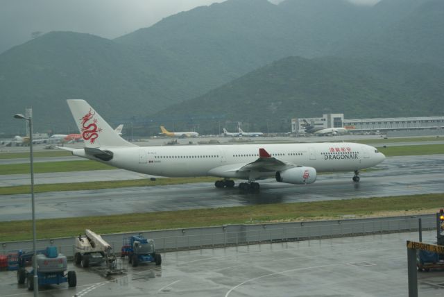 Airbus A330-300 (B-HLG) - Cathay Dragon A330-342 cn118