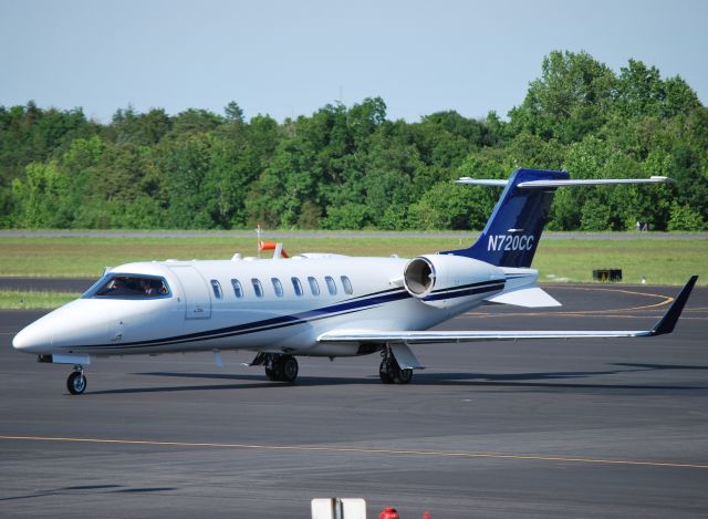 Learjet 45 (N720CC) - CARLISLE FLIGHT SERVICES INC in for a quick drop-and-go at KJQF - 5/26/13