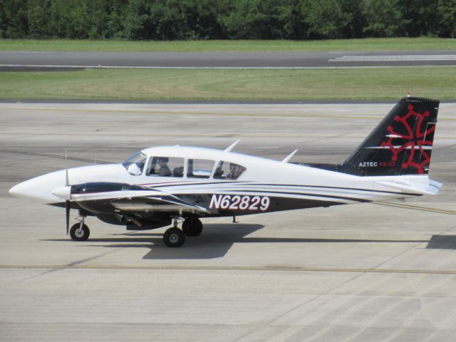 Piper Aztec (N62829)