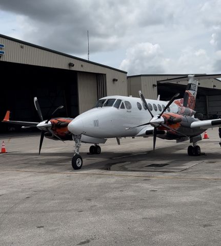 Beechcraft Super King Air 300 (N935BD) - Atlantic Ramp @ KPBI