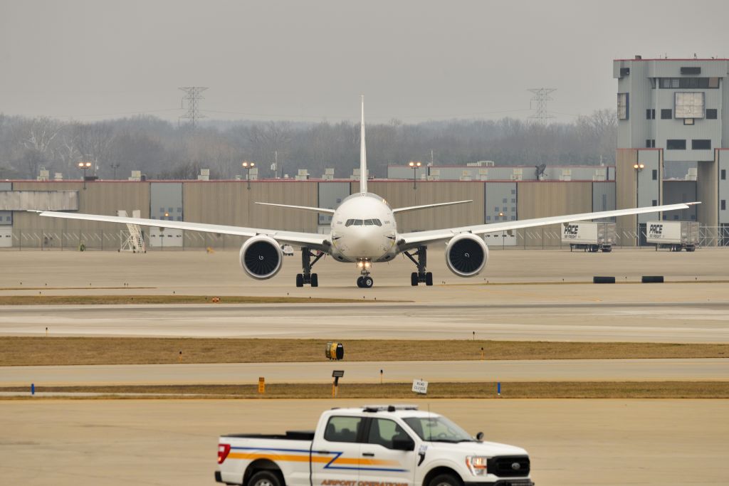 BOEING 777-200LR (N707GT) - Face-off. 01-18-23