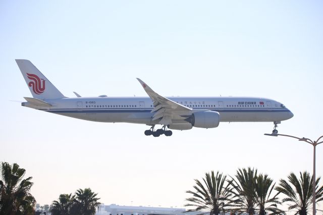 Airbus A350-900 (B-1083)