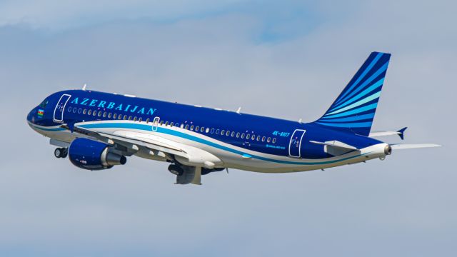 Airbus A320 (4K-AI07)