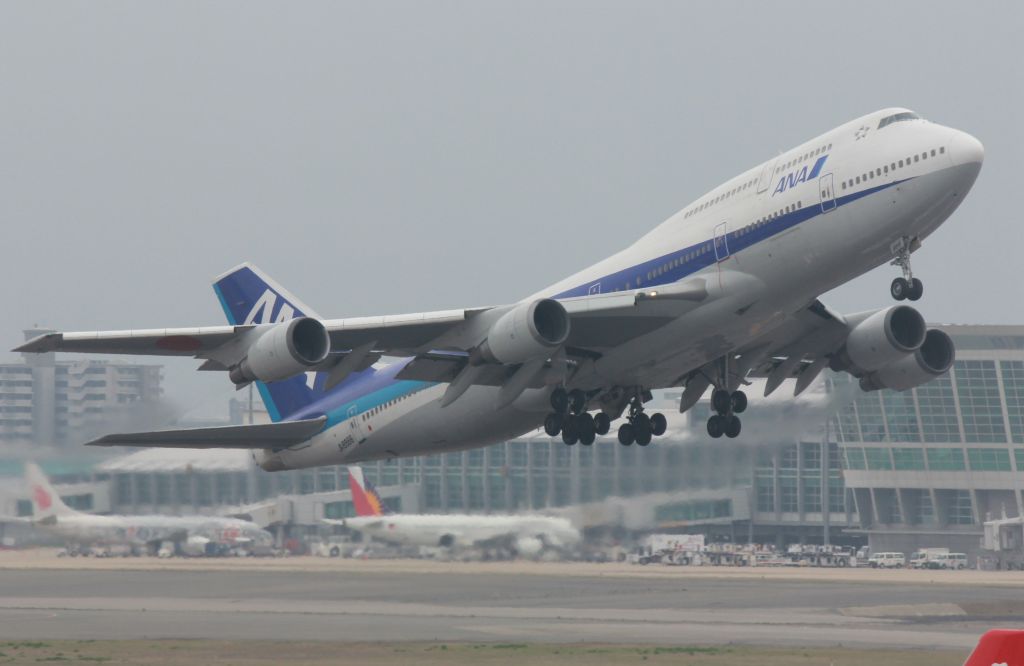 Boeing 747-200 (JA8966)