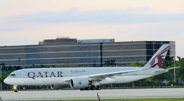 Airbus A350-900 (A7-ALG)