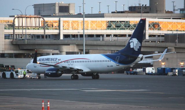 Boeing 737-800 (XA-JOY) - JFK diversion for fuel on 09/24/12