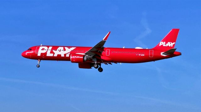 Airbus A321neo (TF-AEW) - "Player 409" arriving into BWI for the first time from KEF