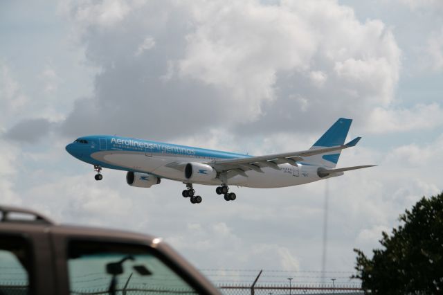 Airbus A330 (LV-FNJ)