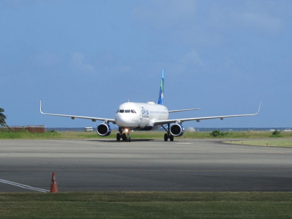 Airbus A320 (N929JB)